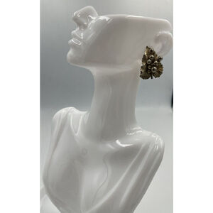 Vintage Gold Tone Metal Grape Leaf Ladies Clip On Earrings